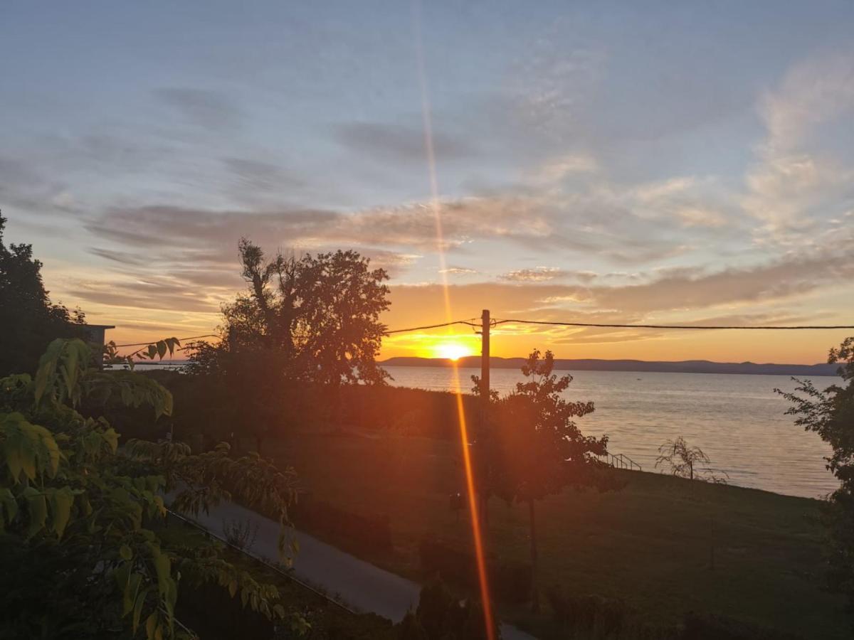 Traumlage Direkt Am See Balatonszárszó Εξωτερικό φωτογραφία