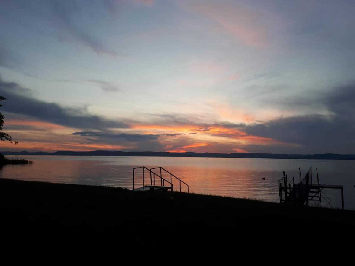 Traumlage Direkt Am See Balatonszárszó Εξωτερικό φωτογραφία