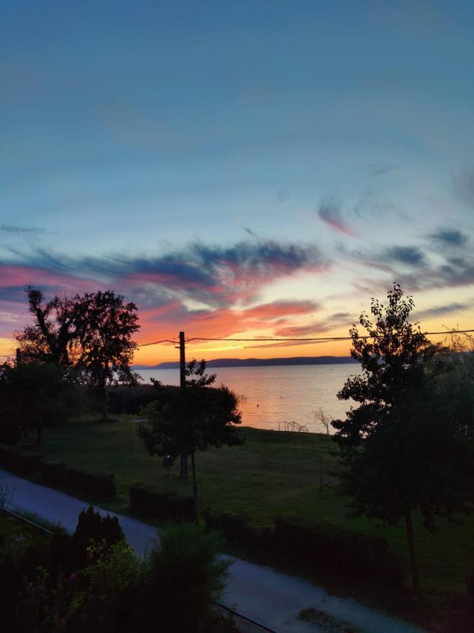 Traumlage Direkt Am See Balatonszárszó Εξωτερικό φωτογραφία
